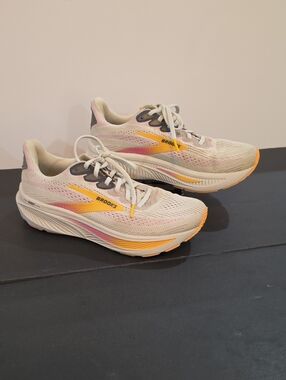 Brooks Ghost 17 Women's Shoes in White with Yellow & Pink Accents Size 8 D Wide